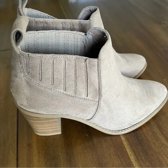 Suede ankle booties - Picture 4 of 10